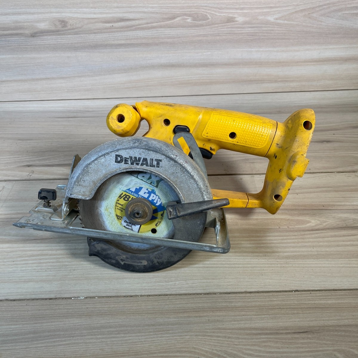 Dewalt DW936 Circular Trim Saw Yellow Silver Cordless 18V 3/8