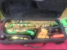 Mendini by Cecilio Green Gold Closed Alto Saxophone with Case