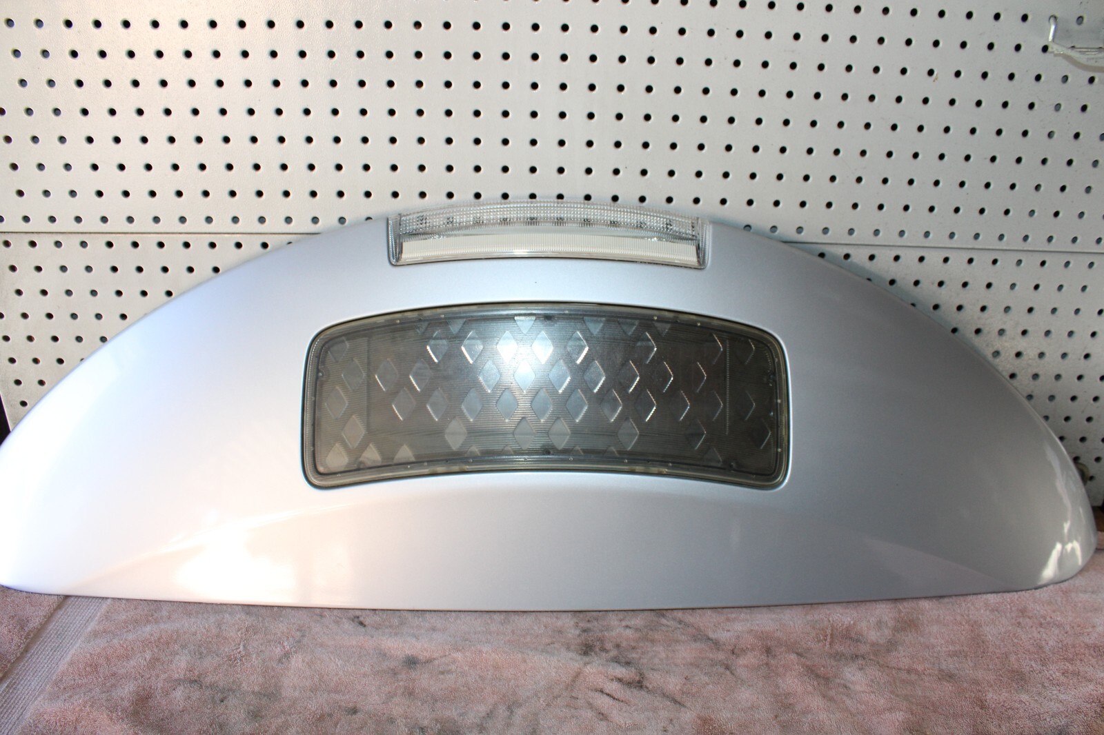 2011-2012 NISSAN LEAF HATCH SPOILER SOLAR PANEL THIRD BRAKE LIGHT