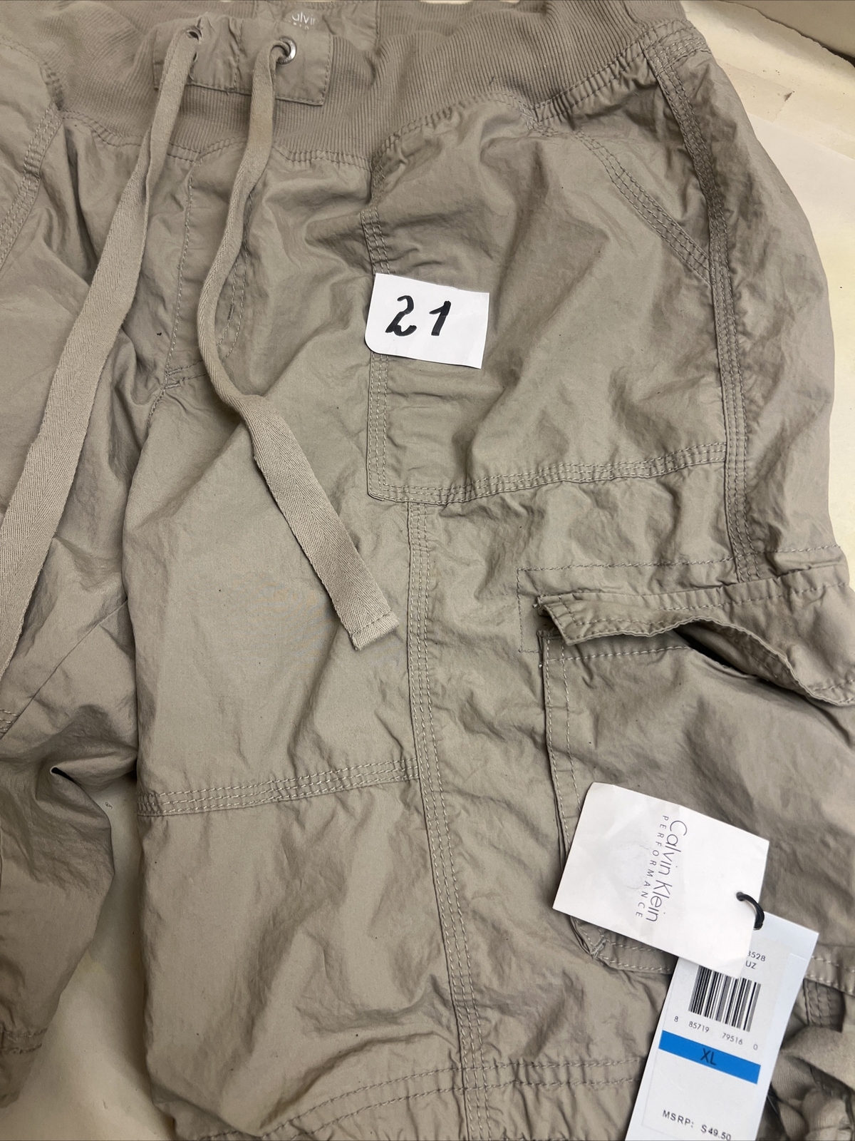 Calvin Klein Mens Sz XL  Cargo Shorts Beige Zip Button Pockets Flat Front