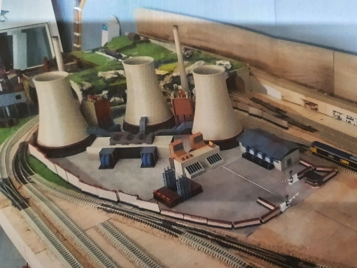 Outland Models Ferrovia Paesaggio Layout Moderno edificio per