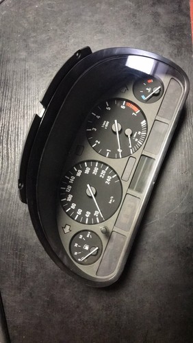 BMW E39 528 Touring 142kW Tacho Kombiinstrument 8381195