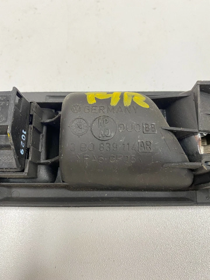 2001-2005 Volkswagen Passat Right Rear Interior Door Handle With Speaker #A14 - Image 4 of 4