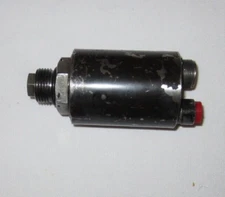 AIRCRAFT PART OIL PRESSURE TRANSMITTER P/N 7724-30C5-1 TYPE MH-5 BENDIX