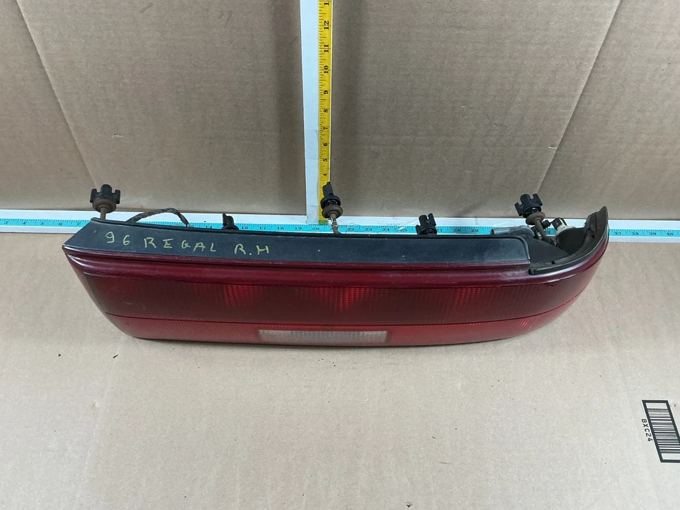 Задний фонарь в сборе для правой стороны пассажира 1995-1996 Buick Regal - Изображение 4 из 4