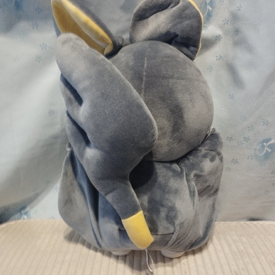 Il peluche di Altaria a grandezza naturale arriva al Pokémon Center