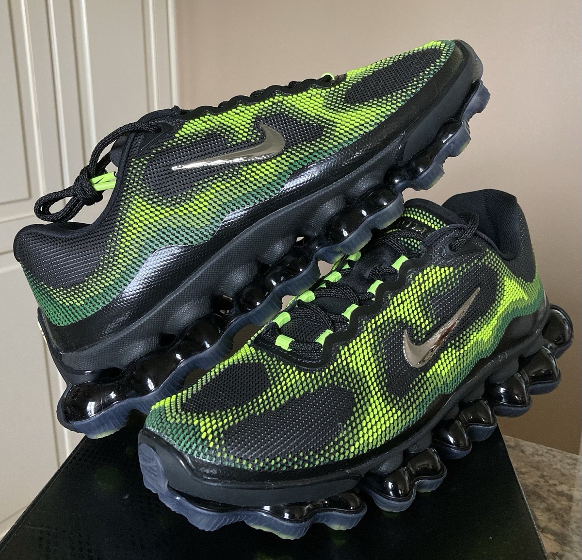 Nike Air Liquid Max Black Green Apple ‘Poison Dart Frog’ - Size 8M/9.5W — product photo 1 of 14