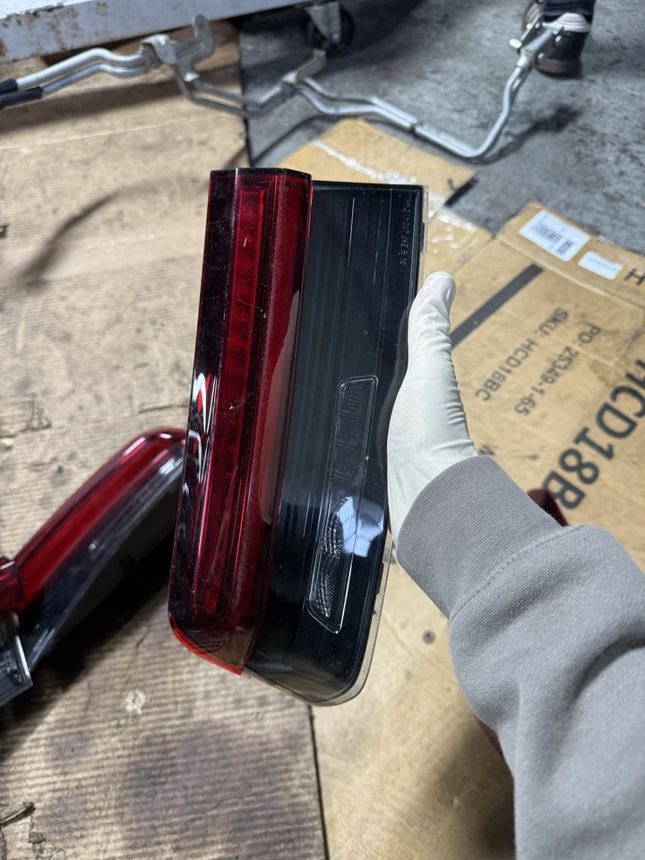 Комплект из 4 задних левых и правых задних фонарей BMW M3 G80 M4 G82 2021–2024 от оригинального производителя - Изображение 3 из 4