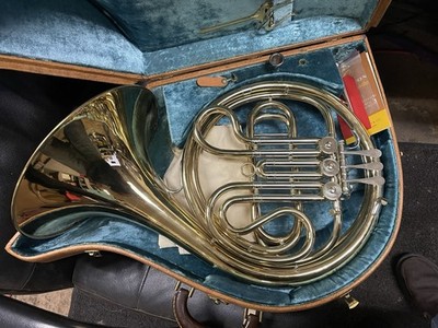 Frank Holton 71 single French Horn with Hard Case and Mouthpiece