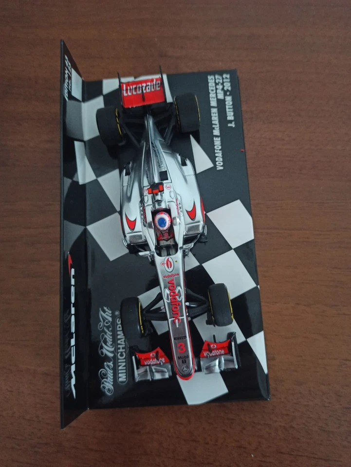F1 MINICHAMPS 1/43 VODAFONE MCLAREN MERCEDES MP4-27 J.BUTTON 2012 - Immagine 3 di 4