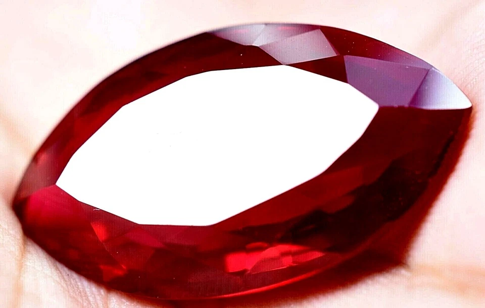 Enorme rubí rojo sangre natural 52,90 quilates Mozambique certificado GGL AAA+ gema tratada Foto 2 de 4
