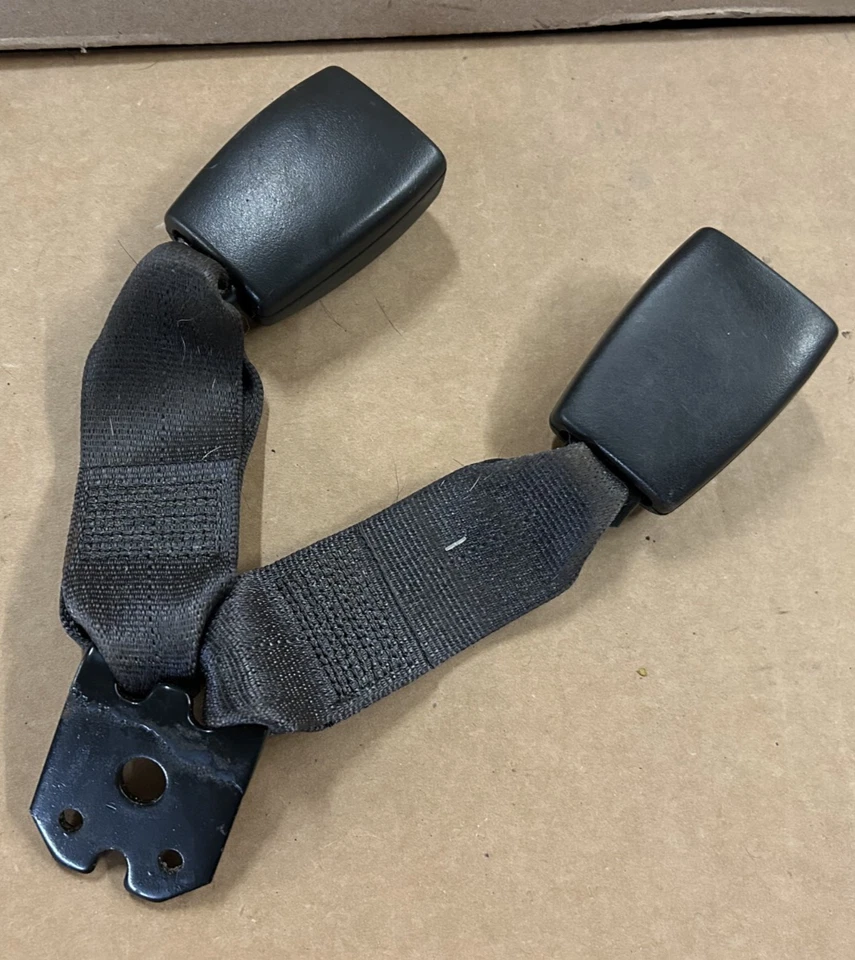 2010 chevy malibu задний двойной ремень безопасности пряжка приемник 2010-2012 - Изображение 3 из 3