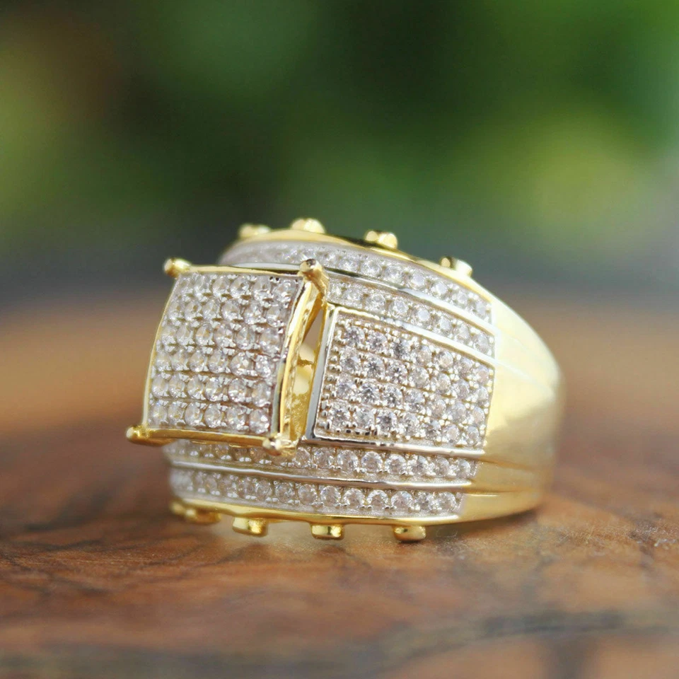 Anillo meñique de diamantes simulados de corte redondo de 2,20 quilates enchapado en oro de plata 925 para hombre Foto 3 de 3