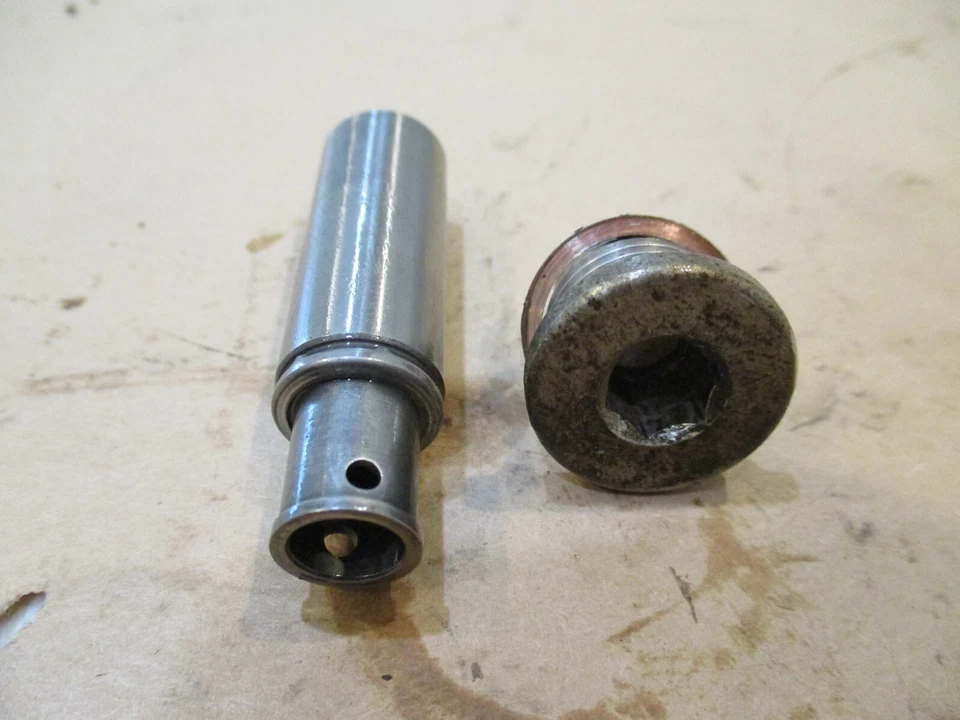 Timing chain tensioner hydraulic 2006 KTM 950s Adventure - Imagem 2 de 3