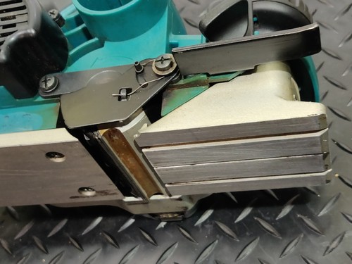 MAKITA KP0810 110v Power Planer 82mm Cary Case Woodwork - Picture 9 of 12