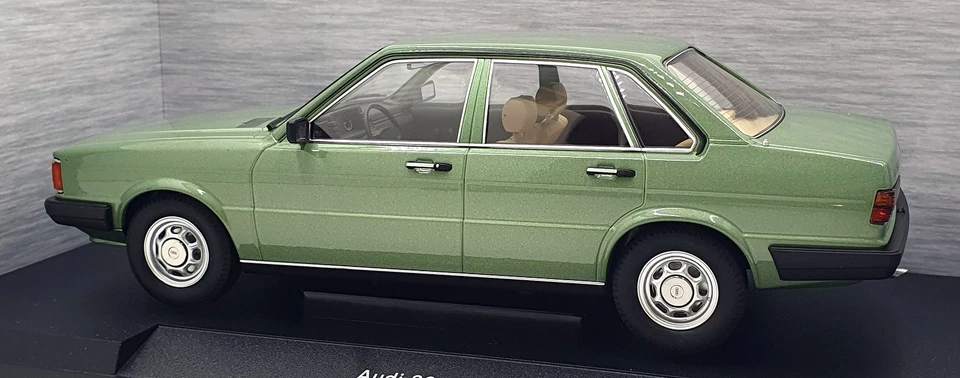 MCG 1/18 Scale Diecast MCG18525 - Audi 80 B2 - Met. Green - Image 2 of 4