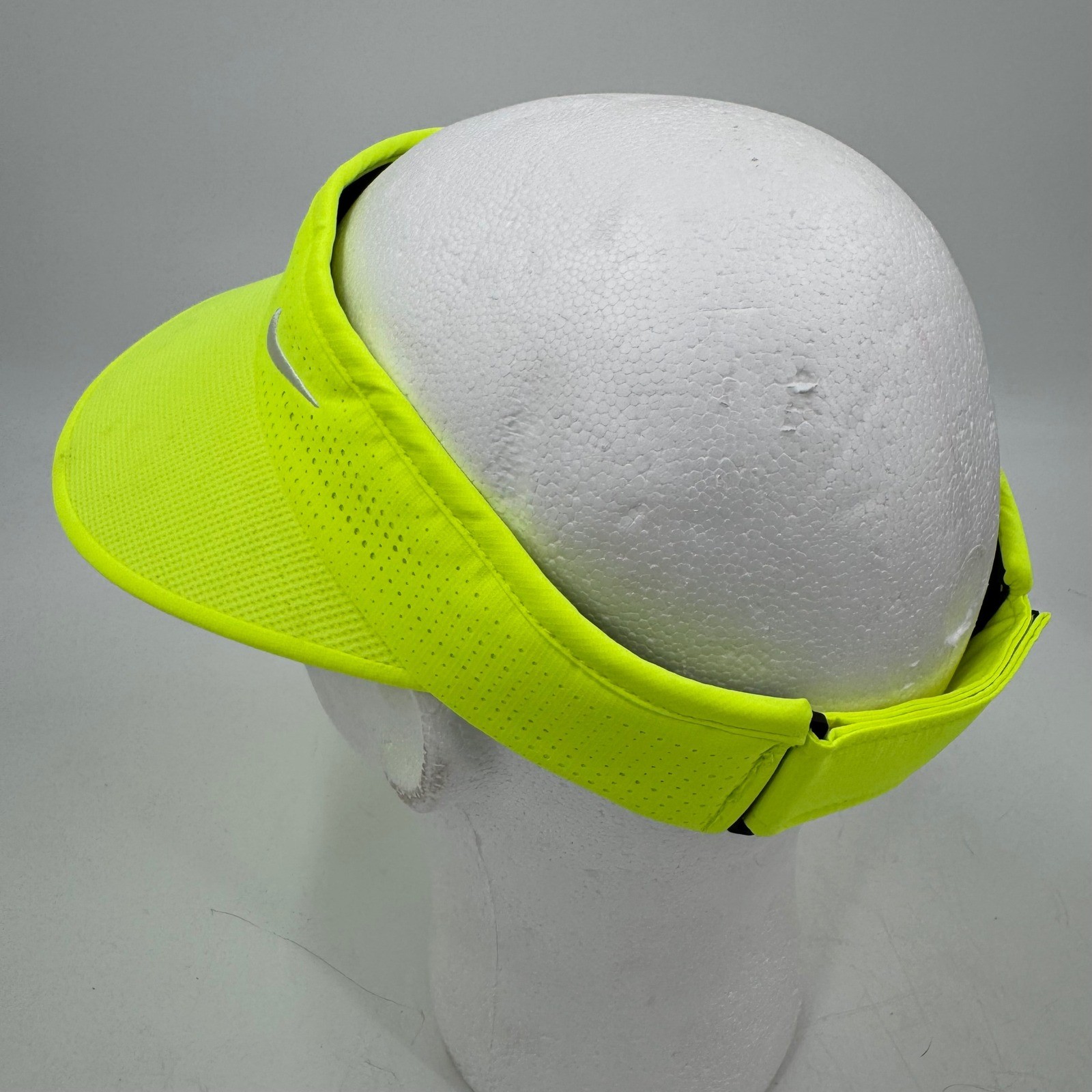 Nike Golf Visor Neon Yellow Adjustable Lightweight Perforated Women's 639626-702 thumbnail 4