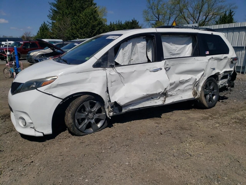 Used Upper Grille fits: 2016 Toyota Sienna upper w/o adaptive cruise SE Upper Gr Foto 3 de 4