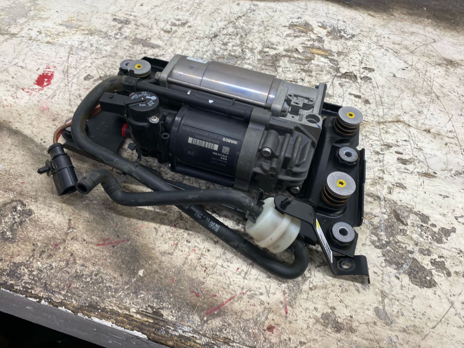 2010-2020 BENTLEY MULSANNE OEM AIR RIDE SUSPENSION COMPRESSOR PUMP SUPPLY UNIT