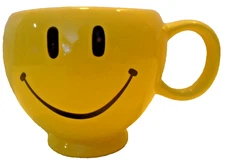 Teleflora Large Smiley Face 20 oz. Coffee Cup Yellow Happy Emoji Mug