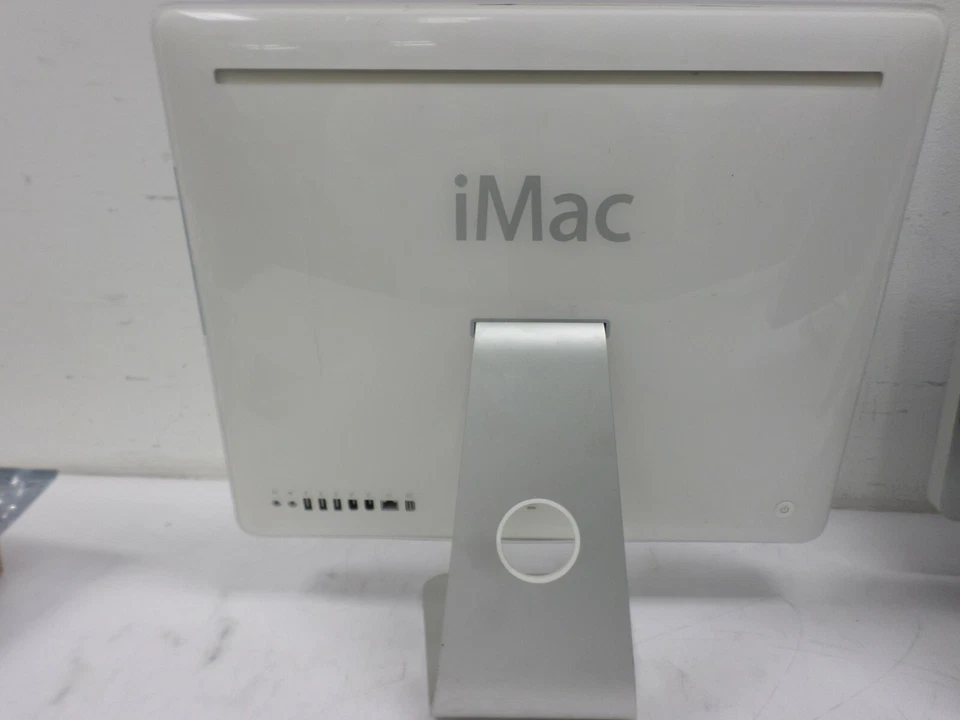 Apple iMac 20-Inch "Core 2 Duo" 2.16 WHITE - Image 2 of 3
