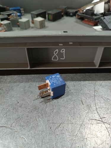 VW Relais Nr. 67 Arbeitskontaktrelais Kraftstoffpumpe Benzinpumpe 857951253