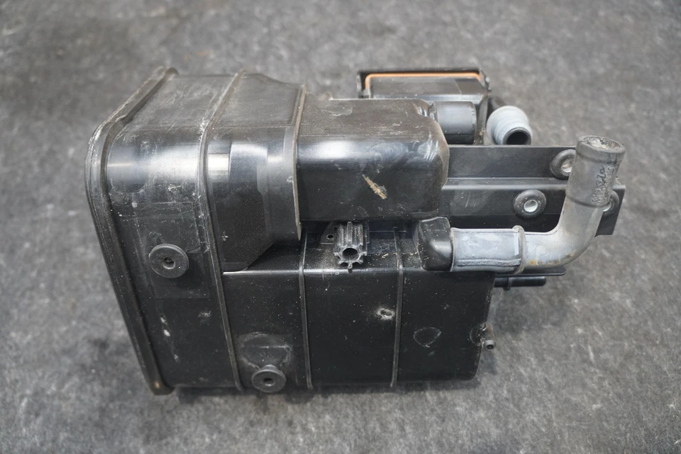 Топливный пар угольная канистра испаритель 9P1201078A OEM Porsche 911 991 2014-19 - Изображение 3 из 3