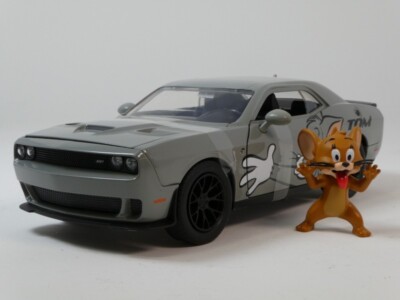 Jada Toys Tom & Jerry 1:24 Scale 2015 Dodge Challenger SRT Hellcat Die-Cast Car
