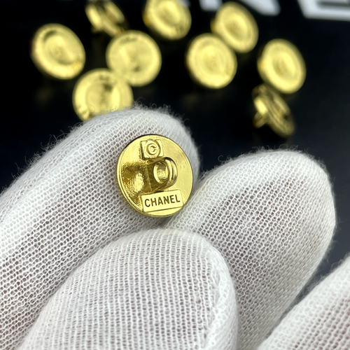 12 SMALL CHANEL BUTTONS CC LOGO ROUND GOLD METAL 12MM VINTAGE - Picture 6 of 7