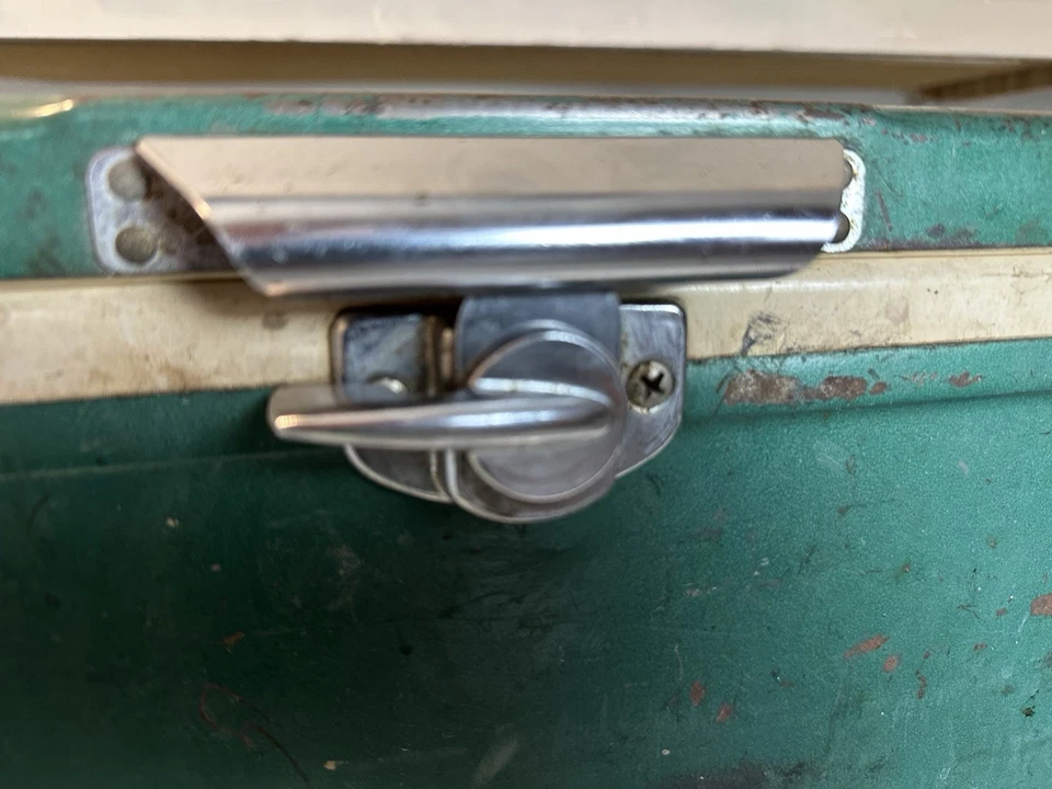 MCM 60s Green Metal Coleman Diamond Logo Latch Top Cooler Ice Chest Vintage Rare - Image 4 of 4