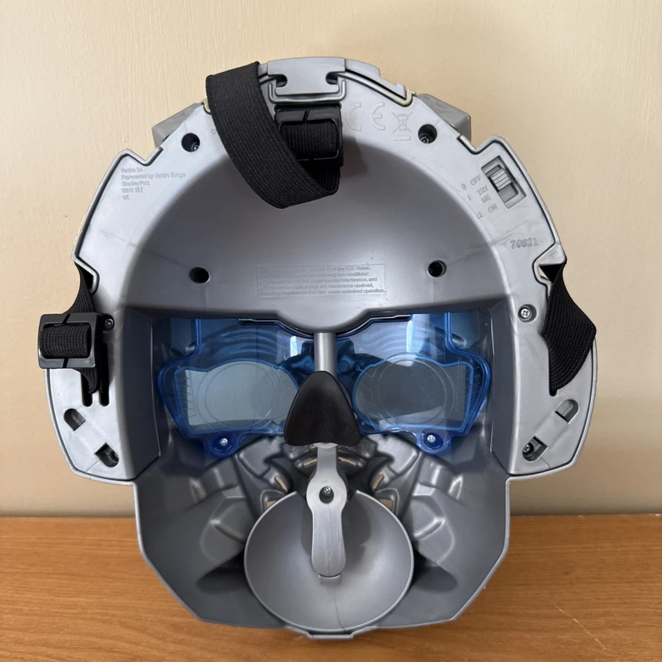 2016 Hasbro Transformers BUMBLEBEE Máscara Trocadora de Voz Falante - Usado - Imagem 3 de 4