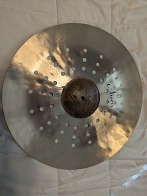 Aisen 18 Inch Dry Holy China Cymbal W/ 2 Cymbal Felts