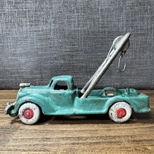 Vintage Cast Iron Wrecker Truck w/ Detachable Tow Bar Metal Wheels