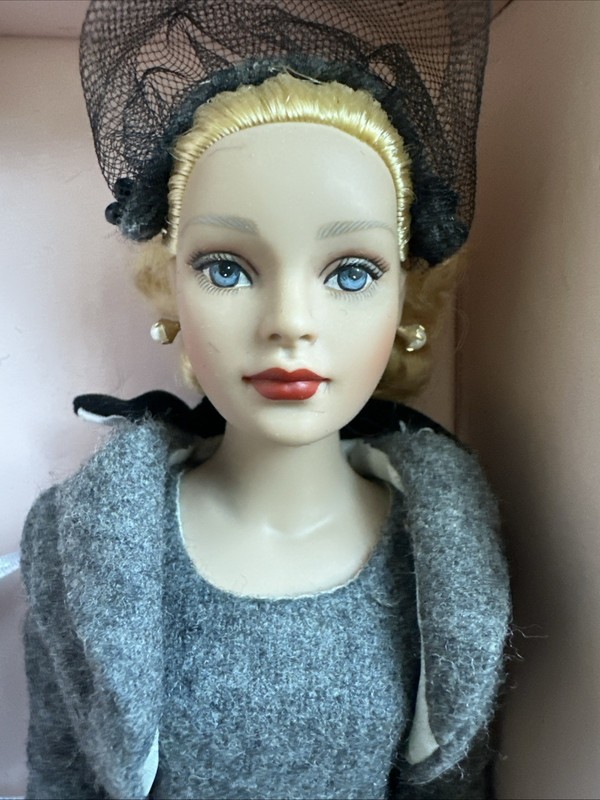 Tonner 2003 Tiny Kitty Collier 10" TOY SHOPPE WINTER Dressed Fashion Doll LE 750
