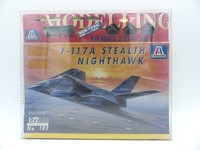Italeri F-117A Stealth Nighthawk No 189 1:72 1992 Factorysealed Showcasebox Nos