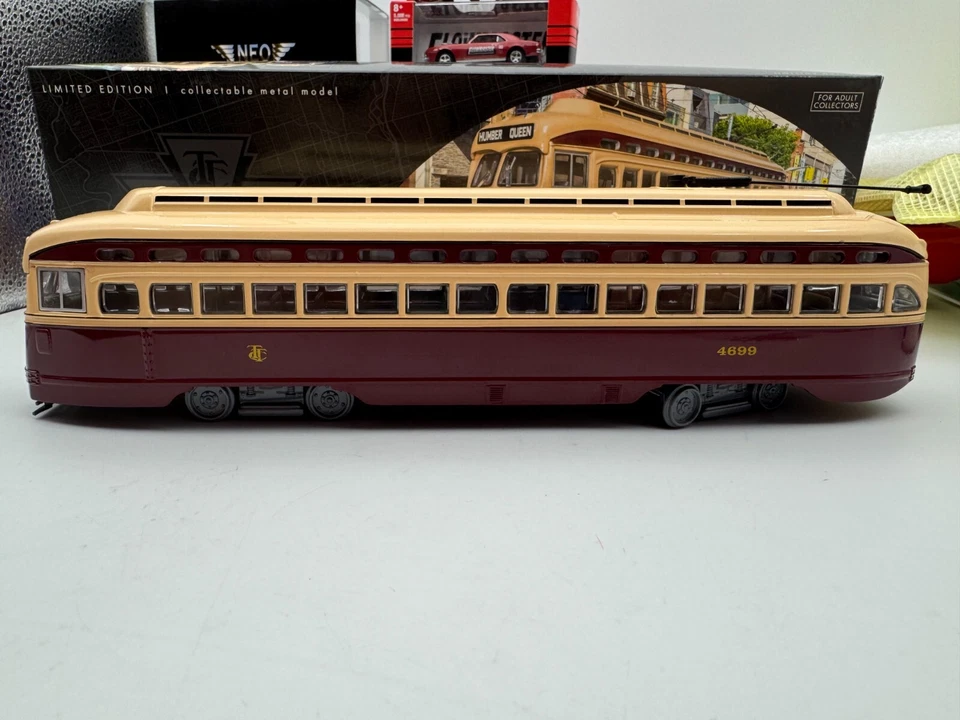 Corgi 1/50 PCC Toronto Transit Humber Queen Bus (Special Off) - Image 4 of 4