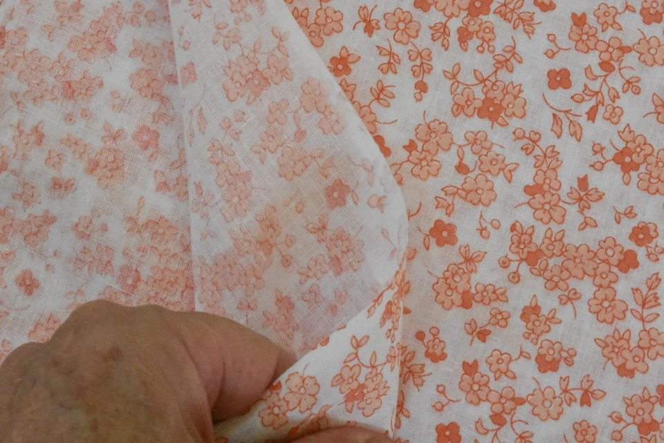 Por 1/2 yarda, 40" de ancho, vintage, naranja calicó sobre polialgodón blanco, V232 Foto 4 de 4