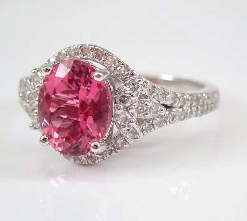 Anillo de compromiso solitario de turmalina ovalado de 2,1 quilates enchapado en oro blanco de 14 KW Foto 4 de 4