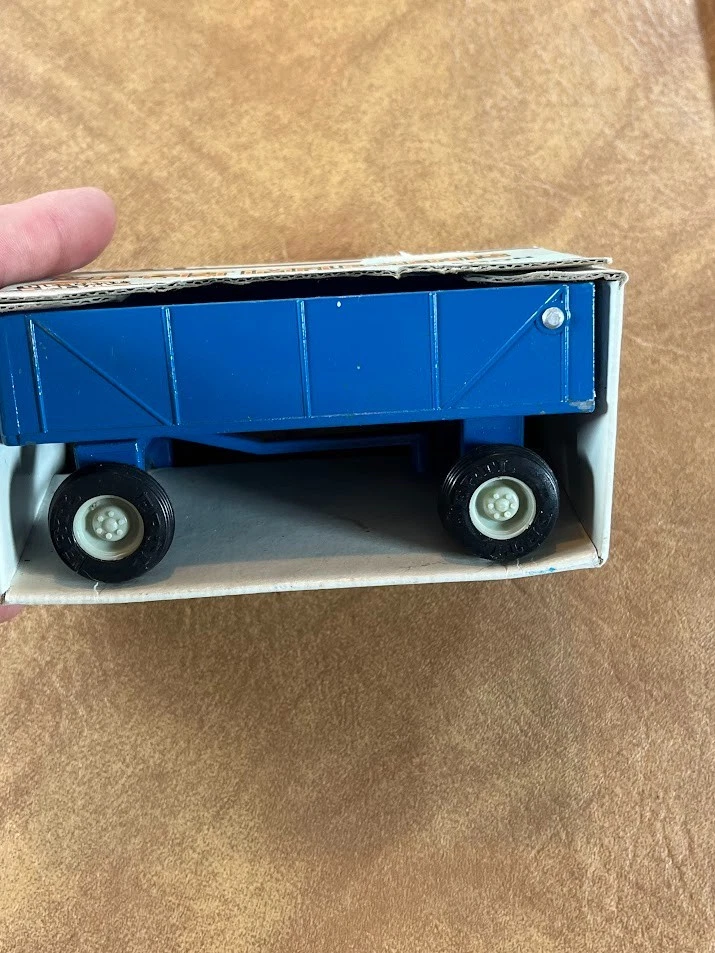 Vagón de granja azul Ertl 1/32 de colección nuevo stock antiguo juguete de granja fundido a presión no. 1977-241H Foto 2 de 4
