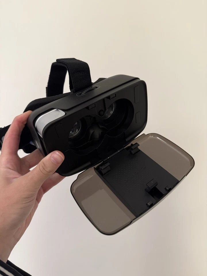 Homido V2 Virtual Reality Headset Smartphone iPhone Compatible, w/  Case - Image 3 of 4