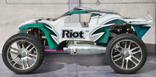 SCHUMACHER RIOT 2 NITRO 2WD TRUCK TRUGGY CAR AUTO VERBRENNER 1/10 - Bild 2 von 16