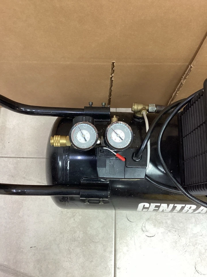 Compressor de ar pneumático central 125 psi 10 galões 2,5 hp usado retirada local - Imagem 4 de 4
