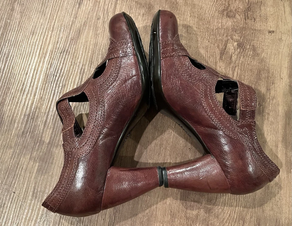 Indigo Womens Shoes 8 M Brown Leather Crisscross Straps Block High Heel Buckles - Image 2 of 4