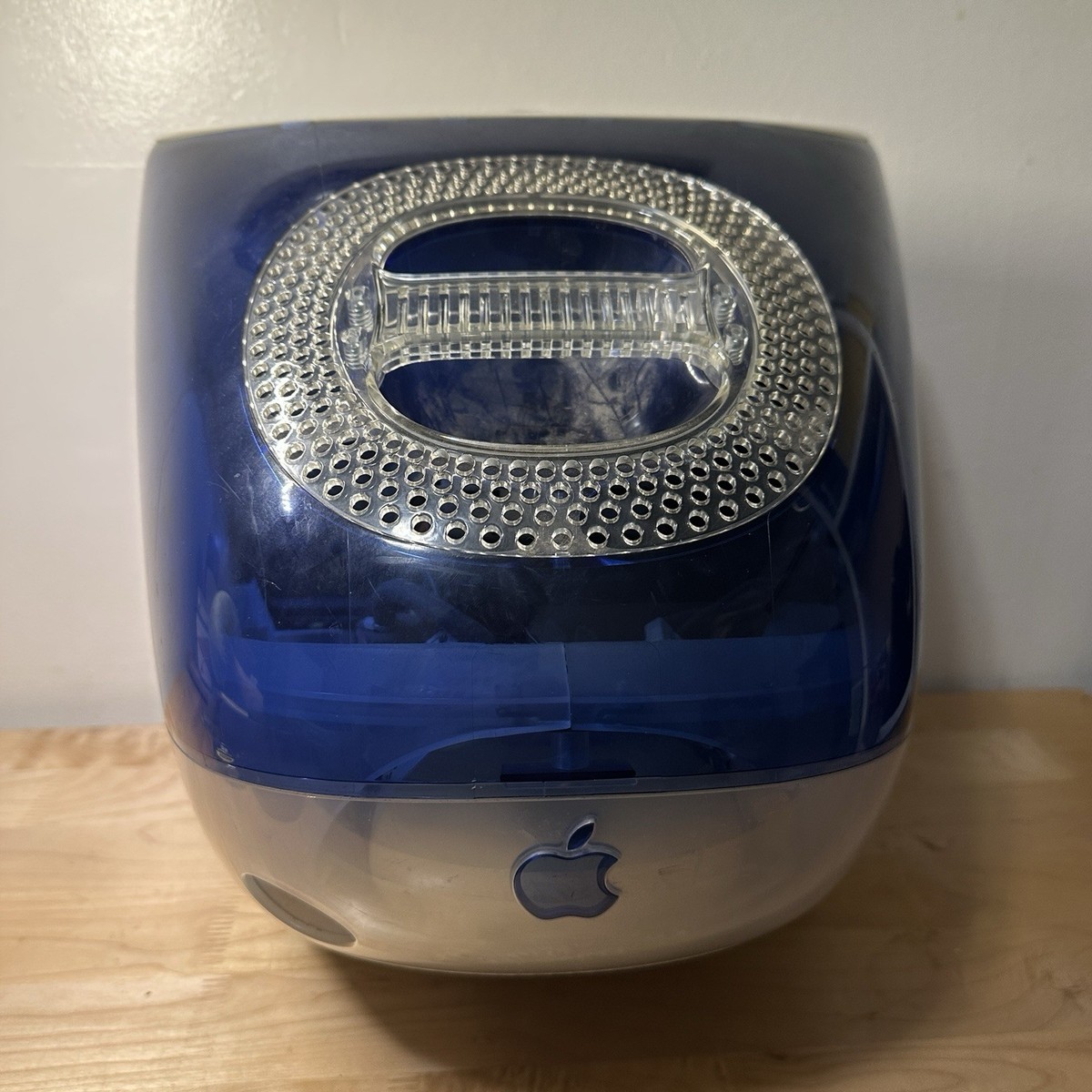 Apple iMac G3 Blueberry Desktop - 400 MHz - 192MB RAM - 10 gb HD