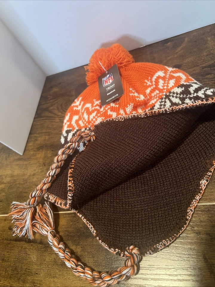 NUEVO CON ETIQUETAS Cleveland Browns Invierno Tejido Gorra Sombrero Pom Pom Gorro Oreja Solapa Para Mujer Foto 3 de 4