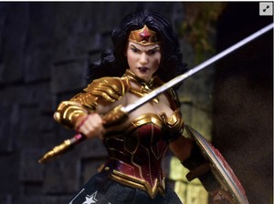 mezco wonder woman 2019
