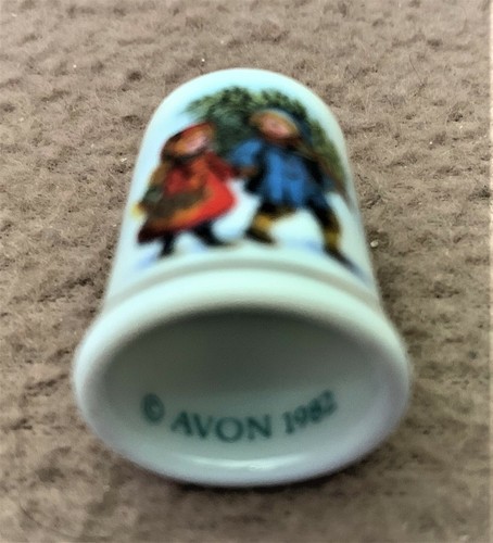 Rare ~ Christmas 1981 Thimble ~ Bone China ~ by Avon: SHIPS FREE & INSURED - Picture 6 of 8