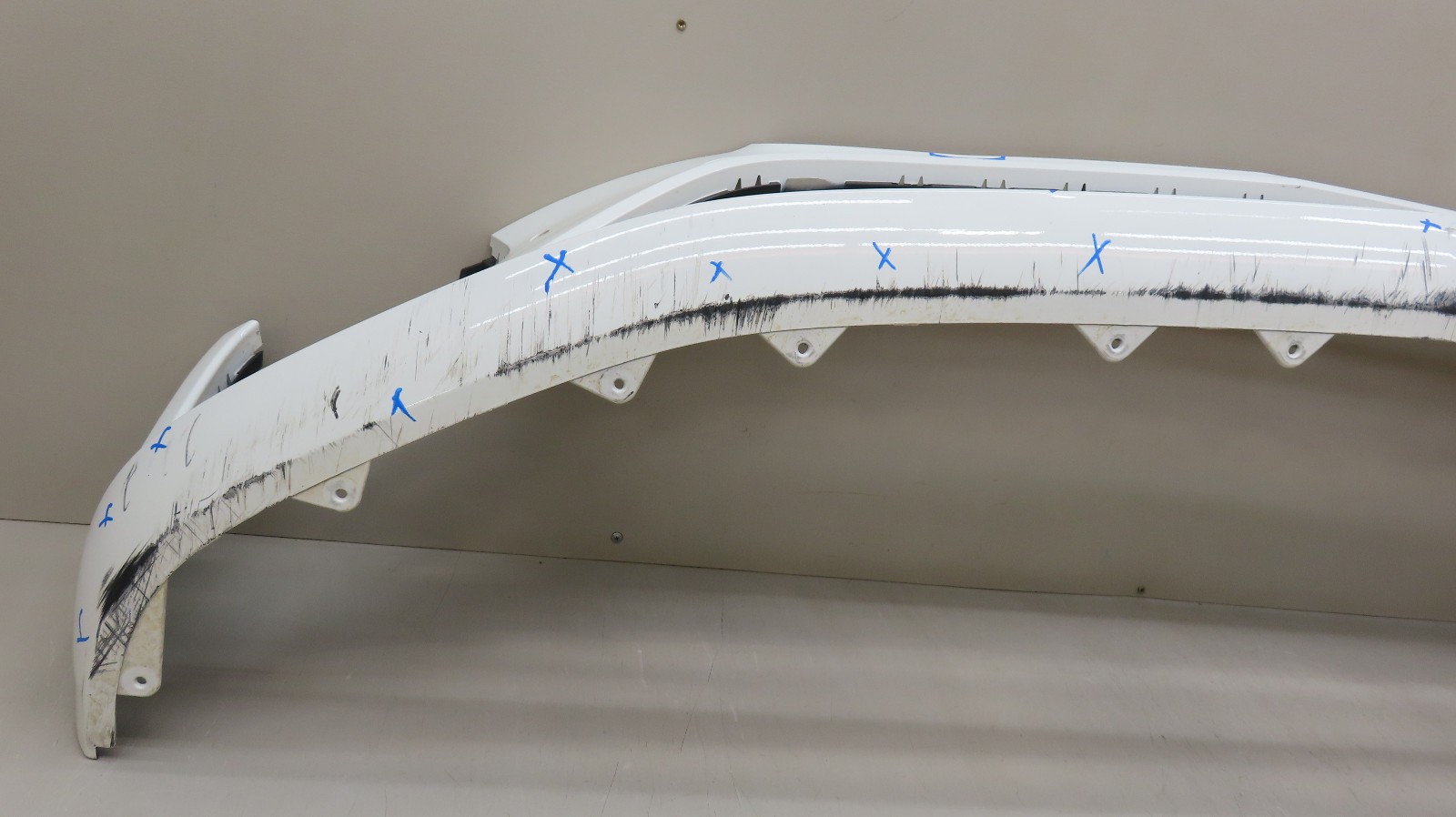 ..2020-2023 Bentley Continental GT front Bumper Cover  OEM 3SD807437