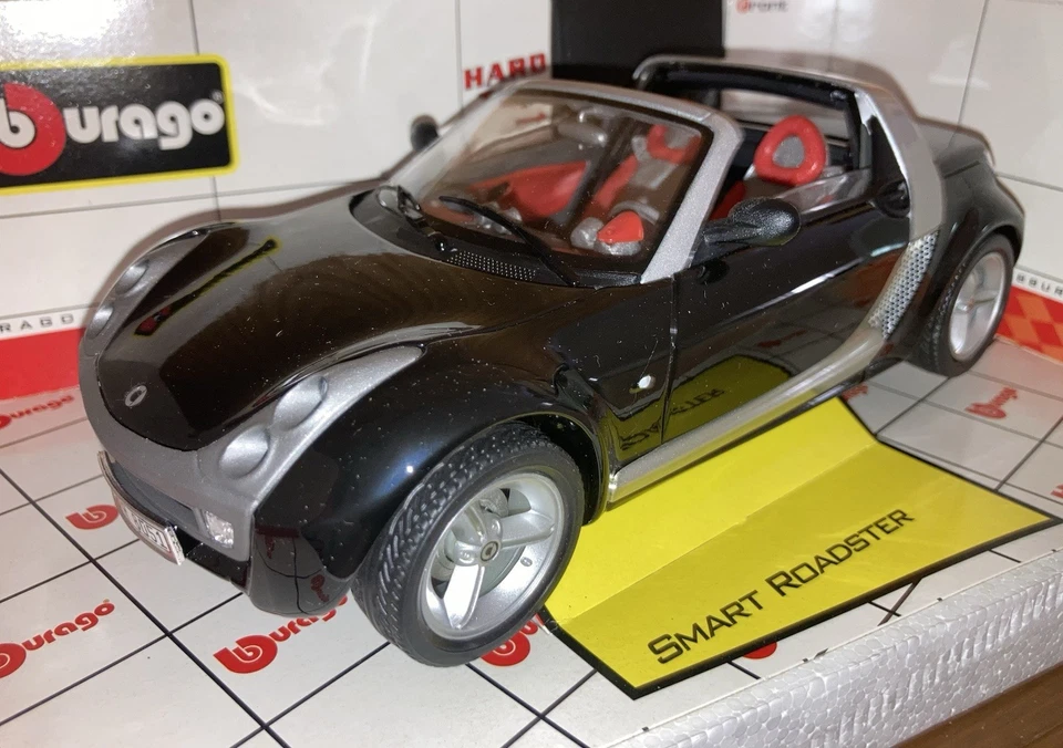 Modellino Smart Roadster 1:18 Nera - Burago 34099 - Made in Italy - Diamond - Immagine 2 di 4