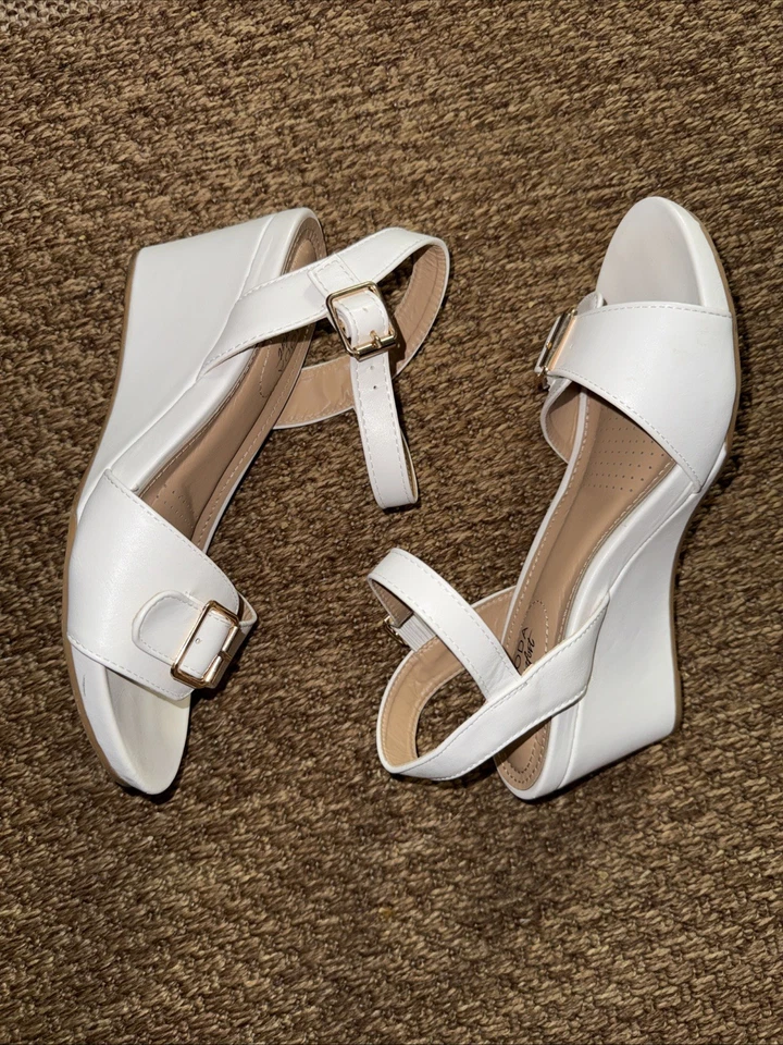 Top Moda Comfort Woman's Wedge Sandles Size 7 1/2 white - Image 2 of 4